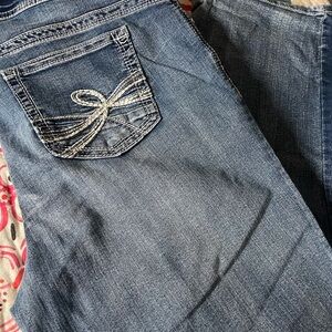 Wallflower Light Wash Jeans with Silver Pocket Design